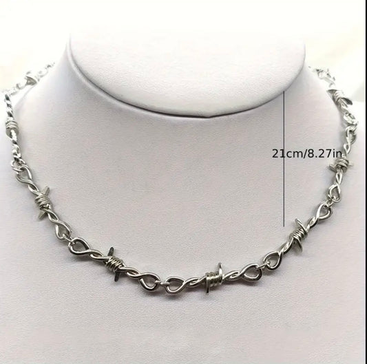 SPIKES NECKLACE