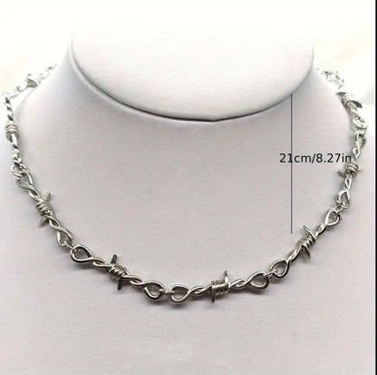 SPIKES NECKLACE