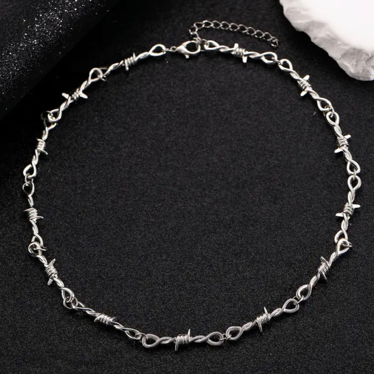 SPIKES NECKLACE